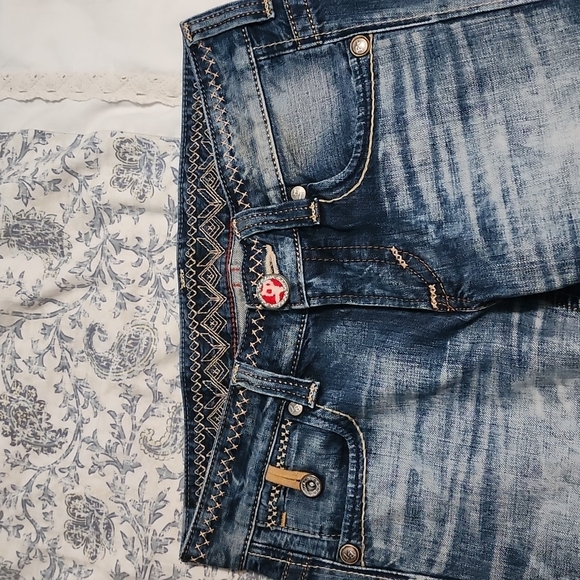 Jeans - Picture 1 of 5